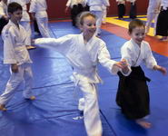 Enfants pratiquants l'aïkido traditionnel dojo Lyon Tassin